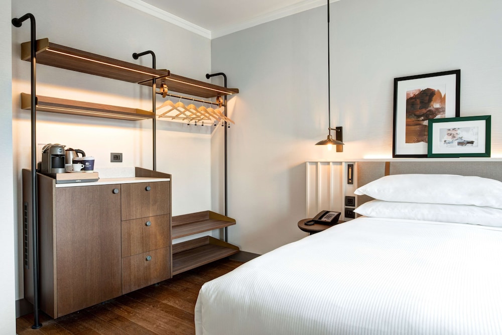 SUPERIOR, KING BED