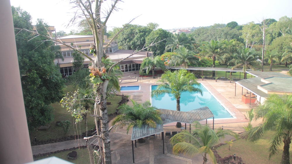 Nike Lake Resort 35/37