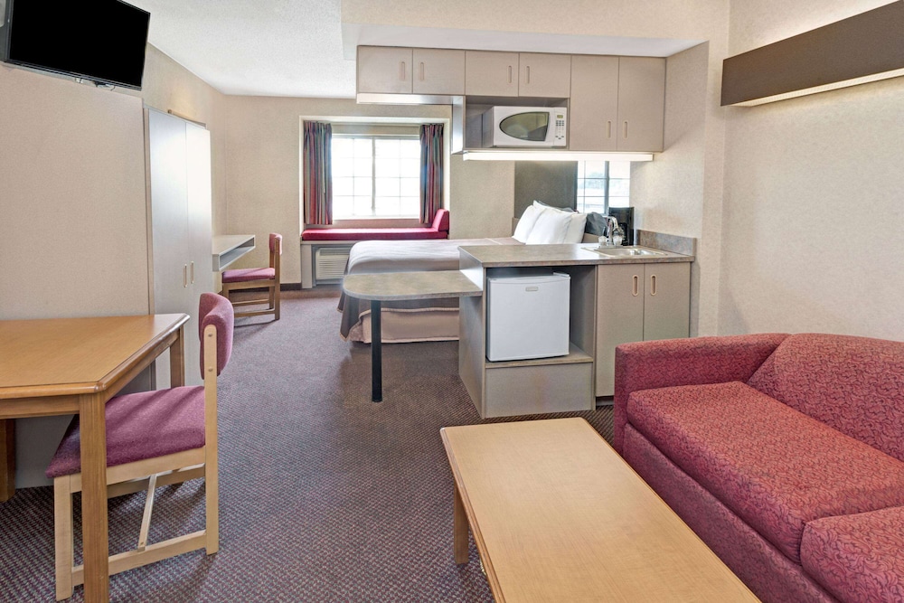 Red Lion Inn & Suites Elk Grove Village, IL 28/42