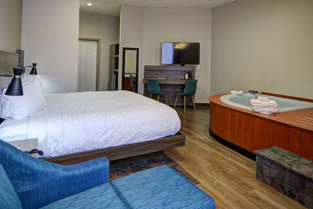 Clarion Pointe Downtown Gatlinburg 16/32