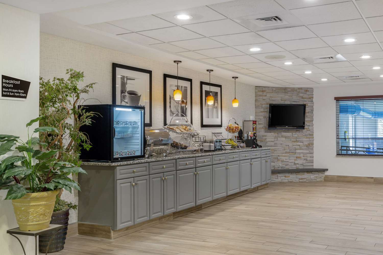 Best Western Plus New England Inn & Suites 16/20