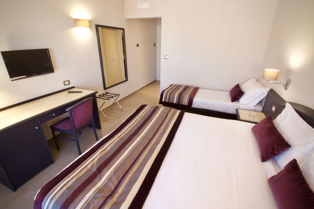 Hotel Europa Di Arzano 18/65