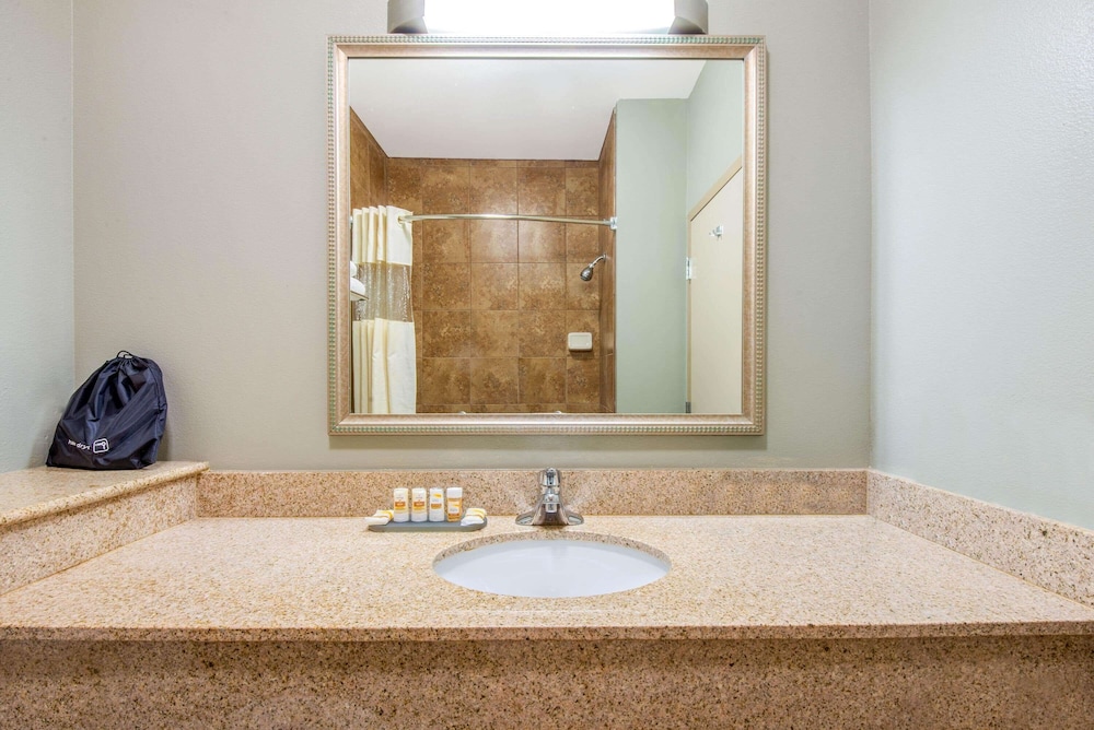 La Quinta Inn Suites Glen Rose 25/55