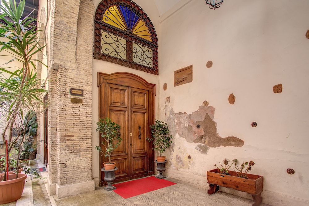 Navona Gallery Suites 6/50
