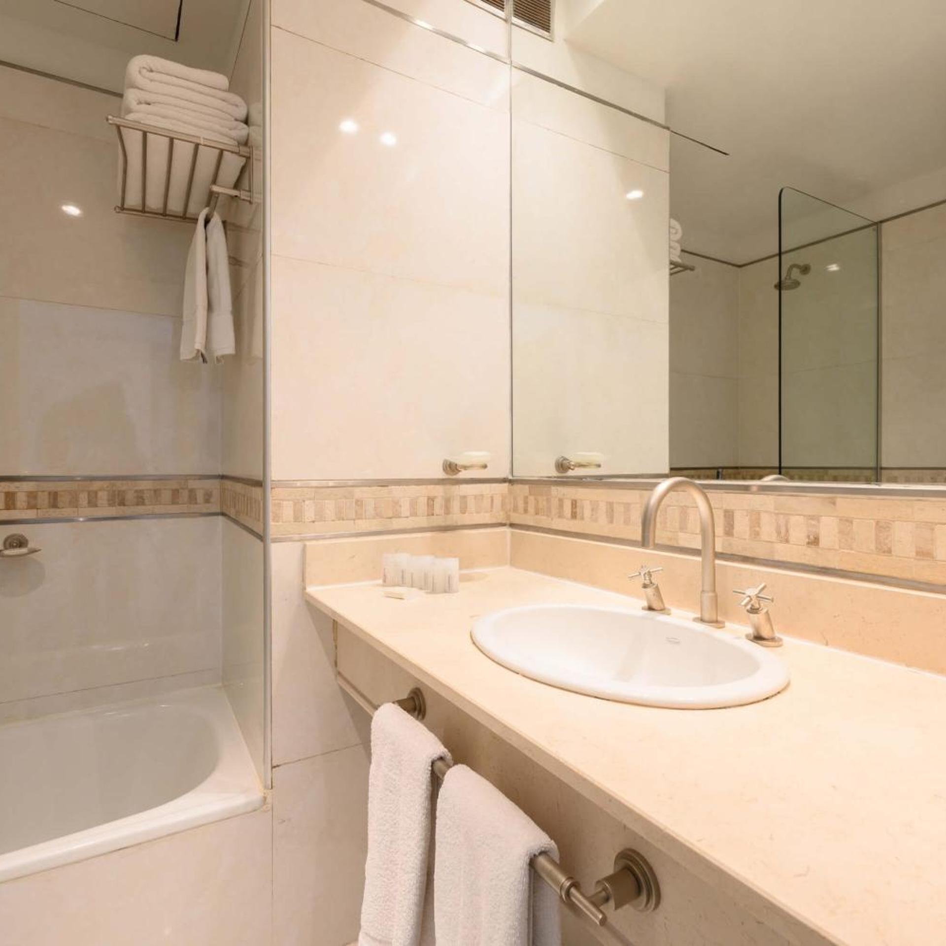 Orfeo Suites Hotel 44/50