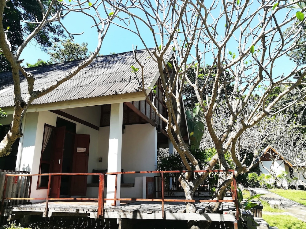 KOH MUNNORK PRIVATE ISLAND 1/50