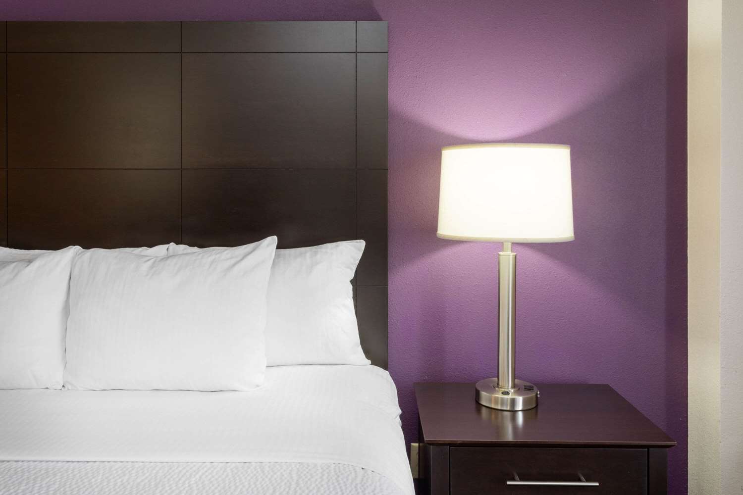 La Quinta Inn & Suites by Wyndham Minneapolis Bloomington W 17/52