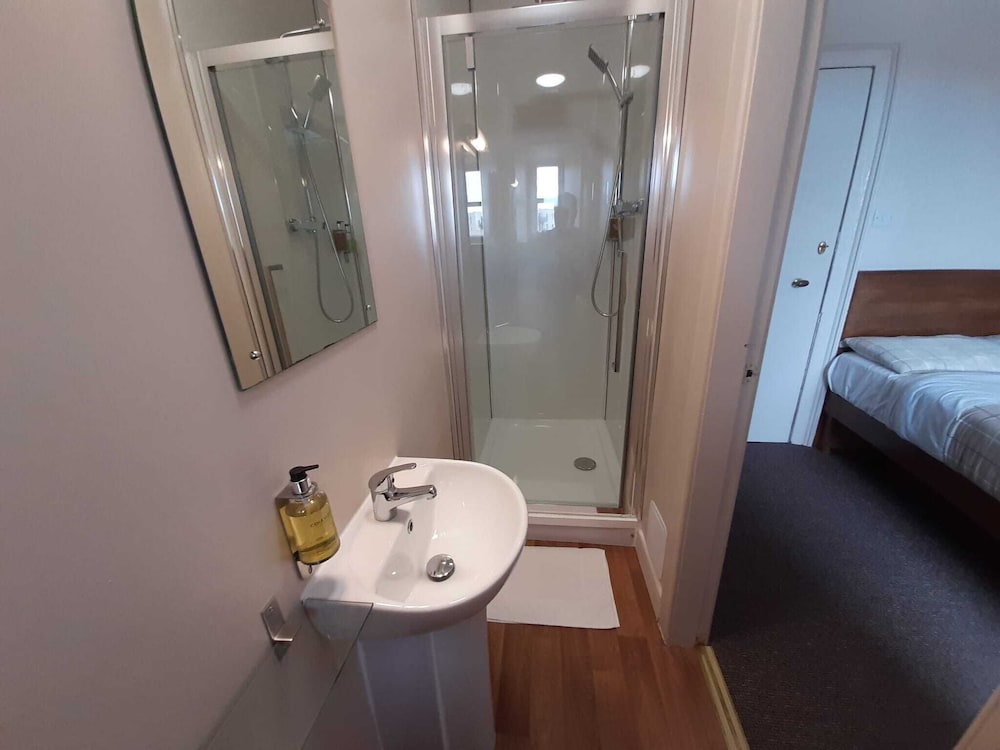 Adelphi Edinburgh Hotel 26/43
