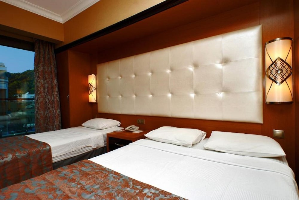 Pasa Beach Hotel 8/28