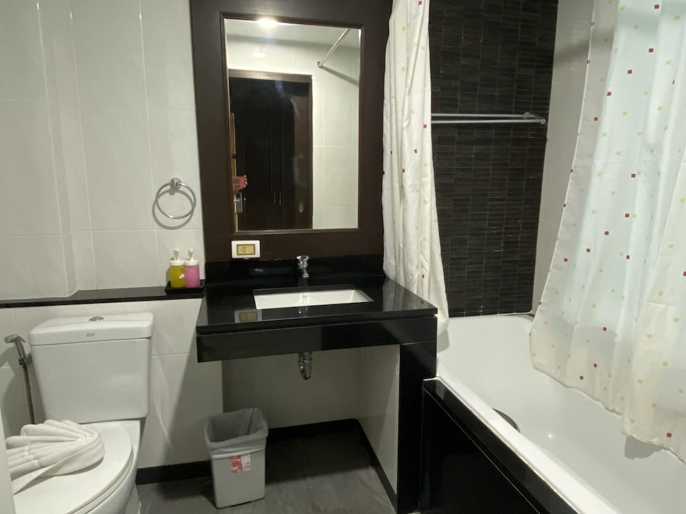 77 Patong Hotel & Spa 44/50