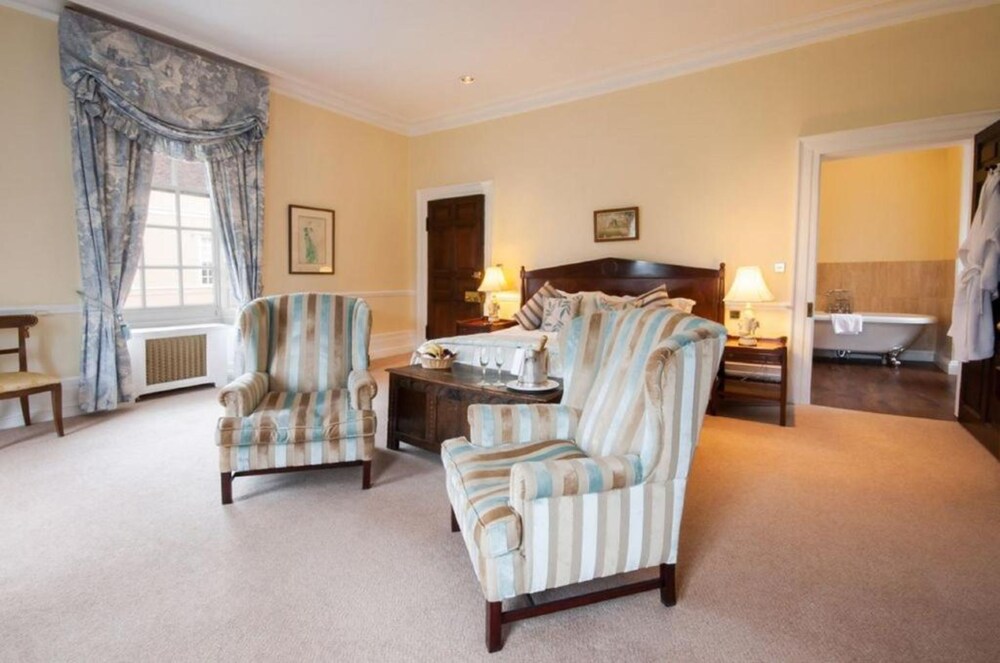 Hintlesham Hall 55/82