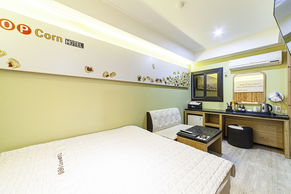DELUXE, KING BED