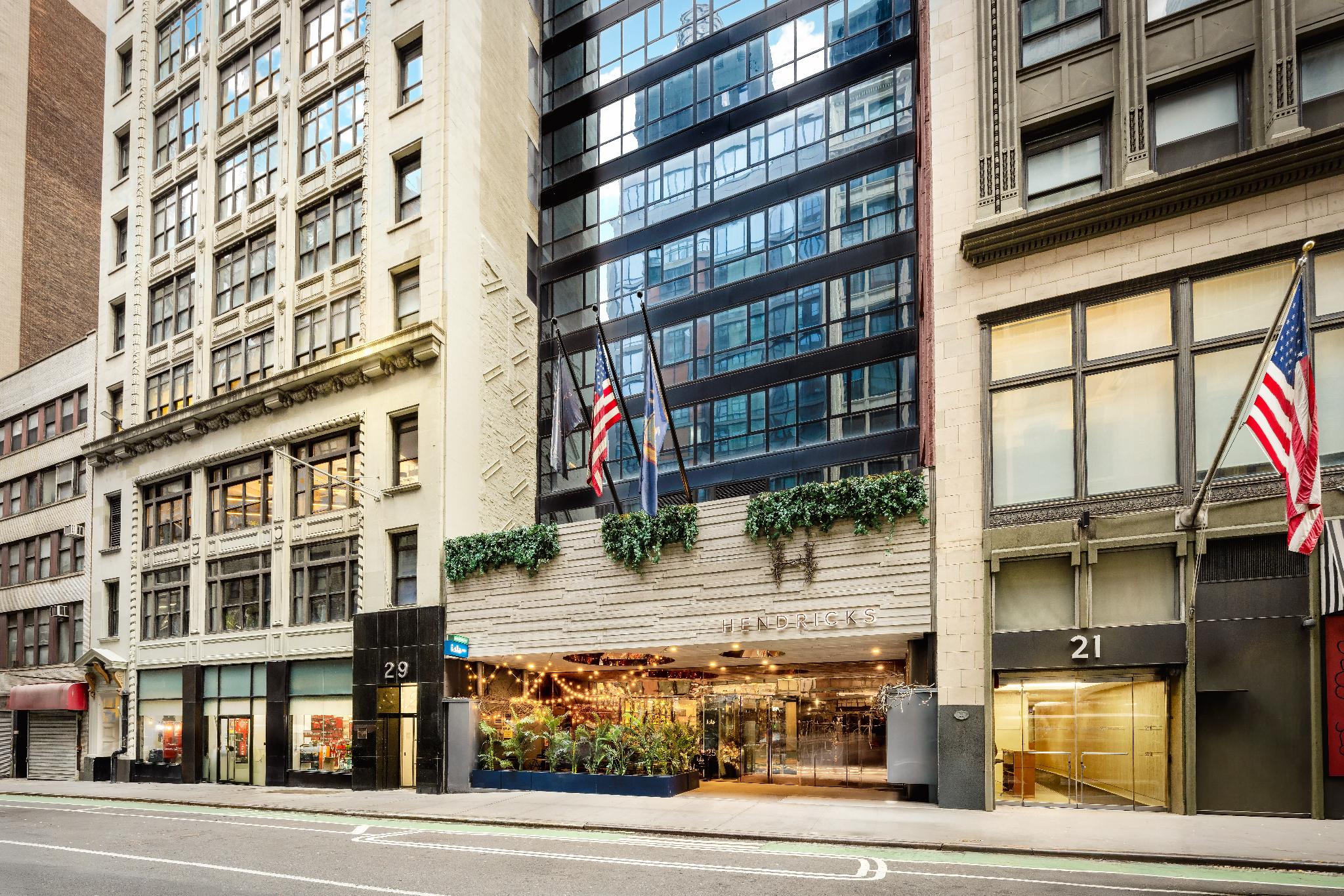 غرفة بسرير مزدوج أو سريرين منفصلين لذوي الإعاقة