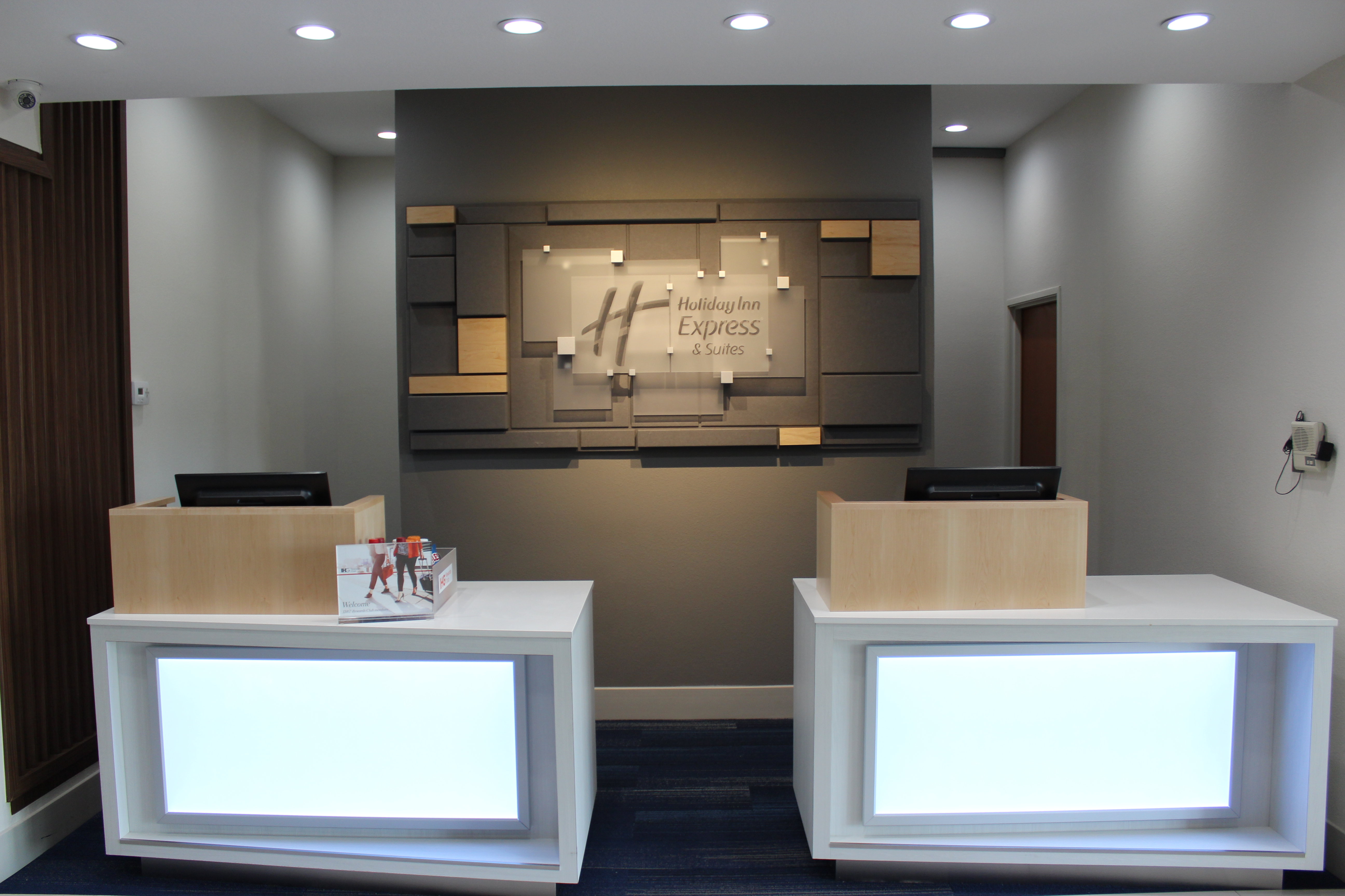 Holiday Inn Express Hotel and Suites Mansfield 6/52