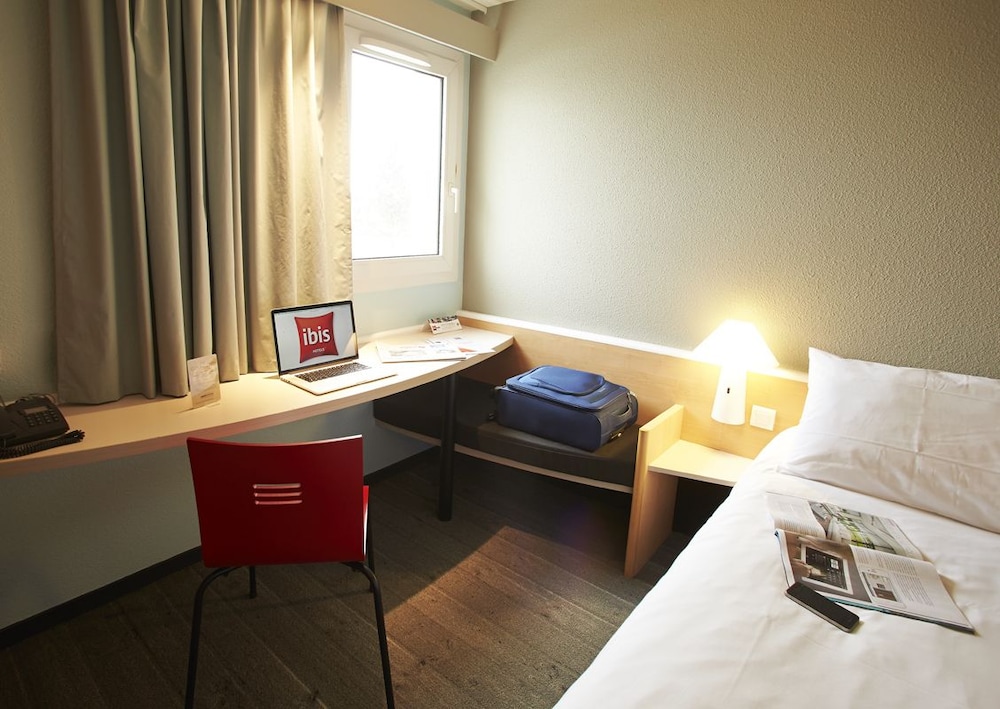 Ibis Auray 24/65