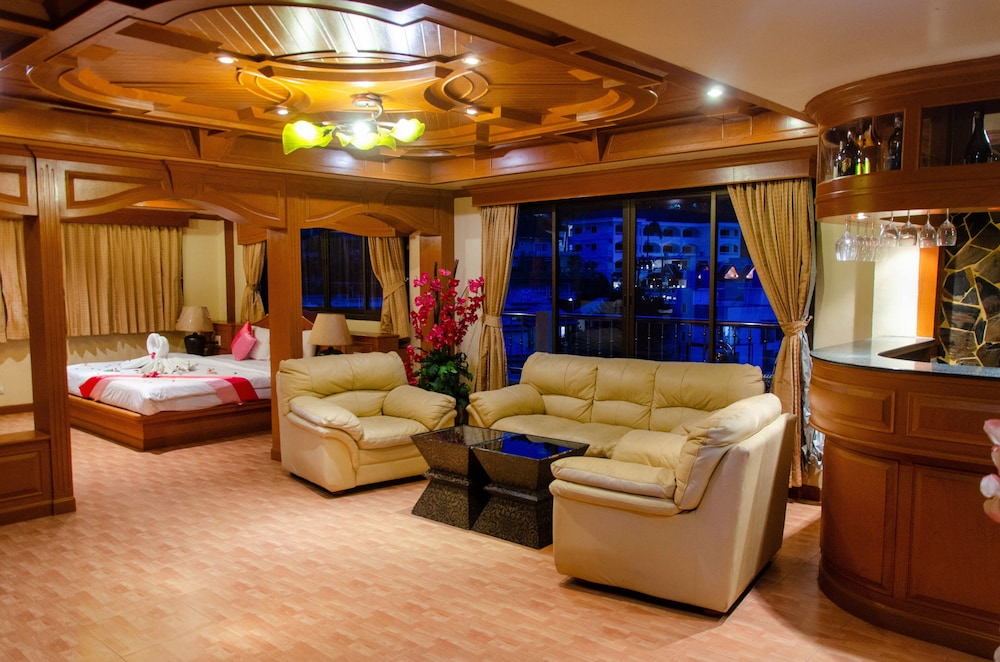 Diva Patong Hotel 30/50