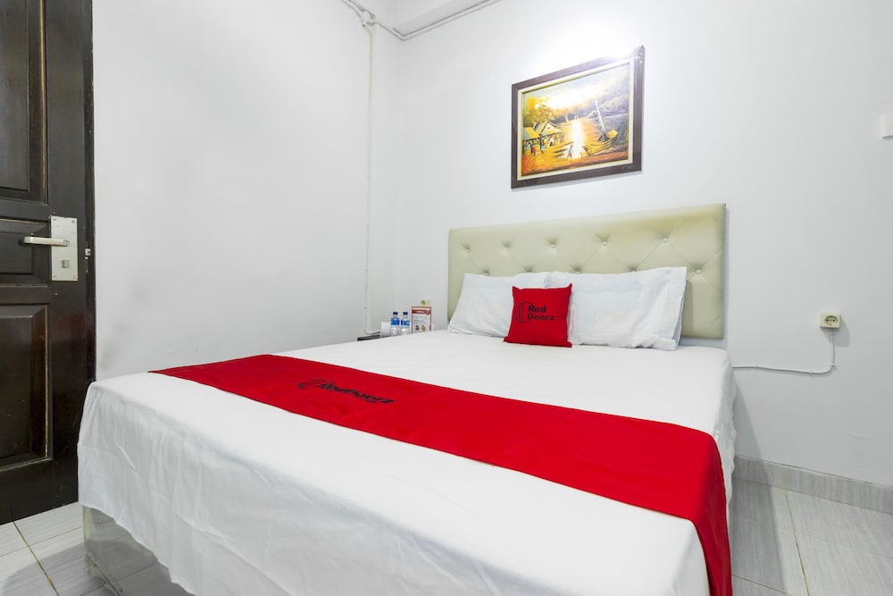 Reddoorz Near Gajah Mada Plaza 2 7/27