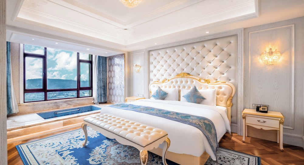 EXECUTIVE, SUITE, KING BED