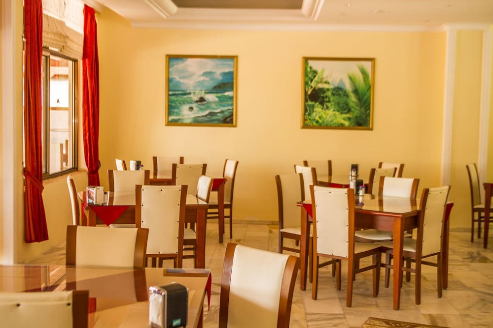 First Class Hotel 40/59