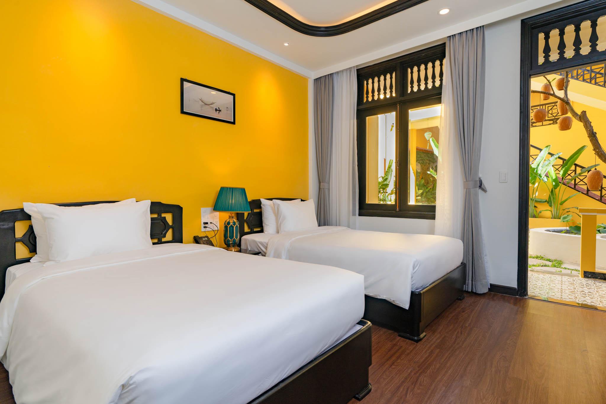 DELUXE, TWIN BEDS, GARDEN VIEW, BALCONY