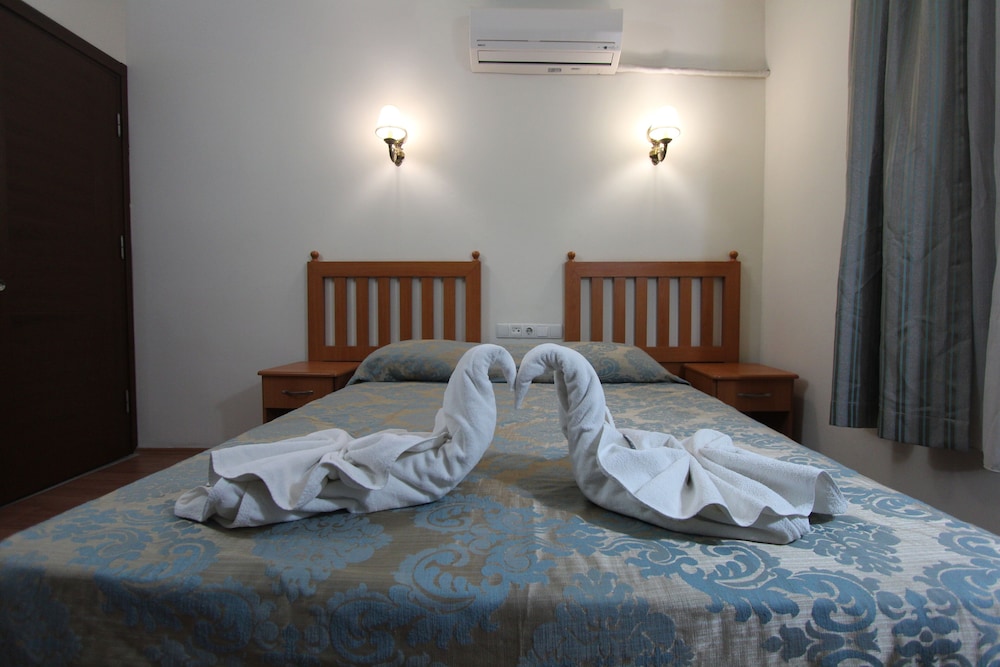 AVE MARIA HOTEL 29/65