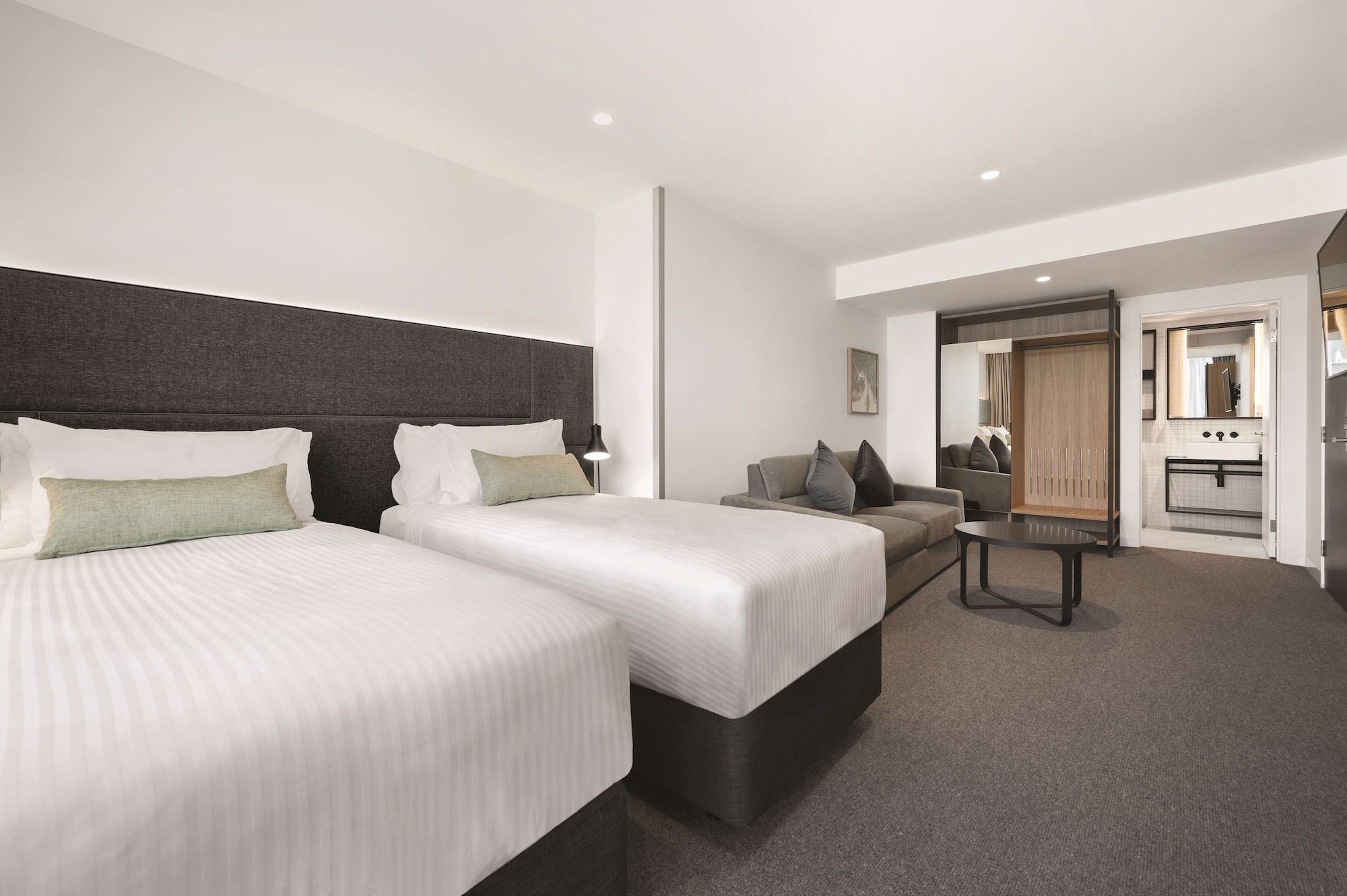 Yarra, Family, King and Twin Beds, River View
