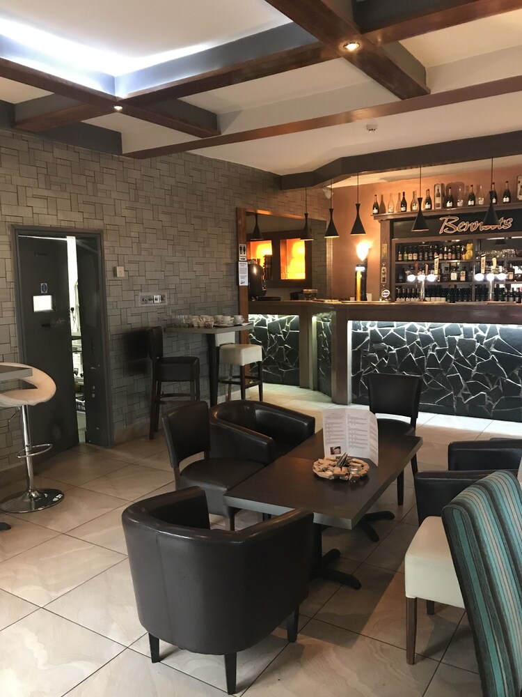 Bennetts Hotel 30/50