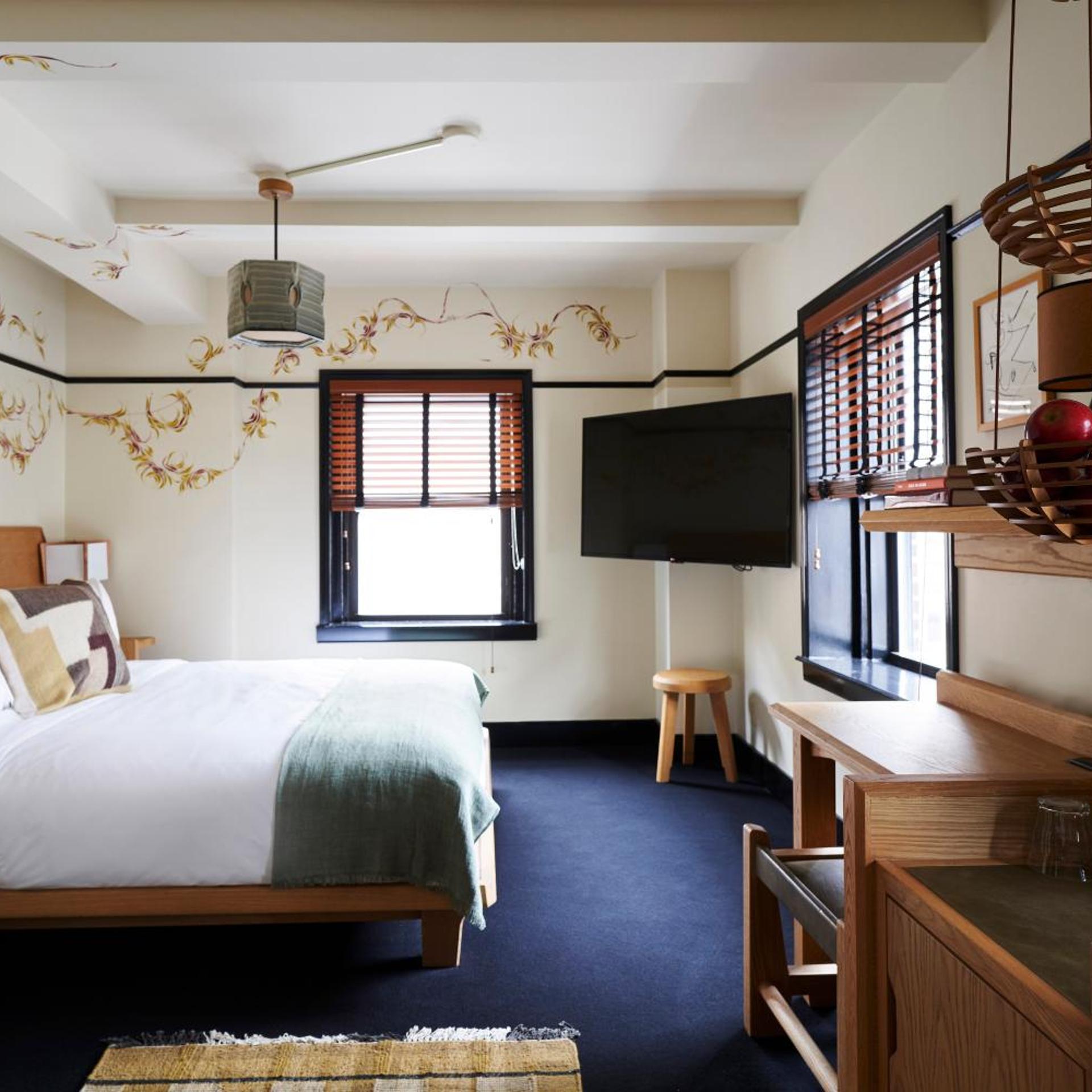 Deluxe, King Bed, Freehand New York 4/6