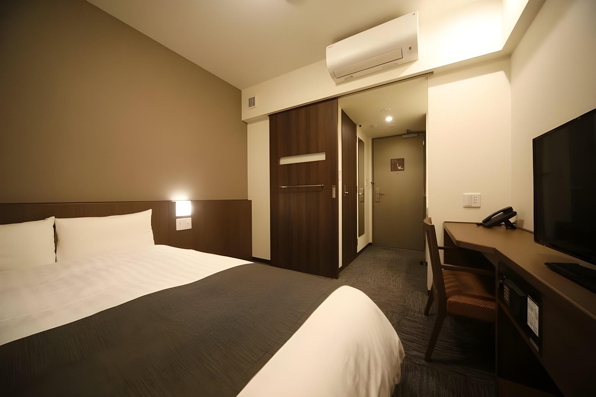 MODERATE, DOUBLE BED