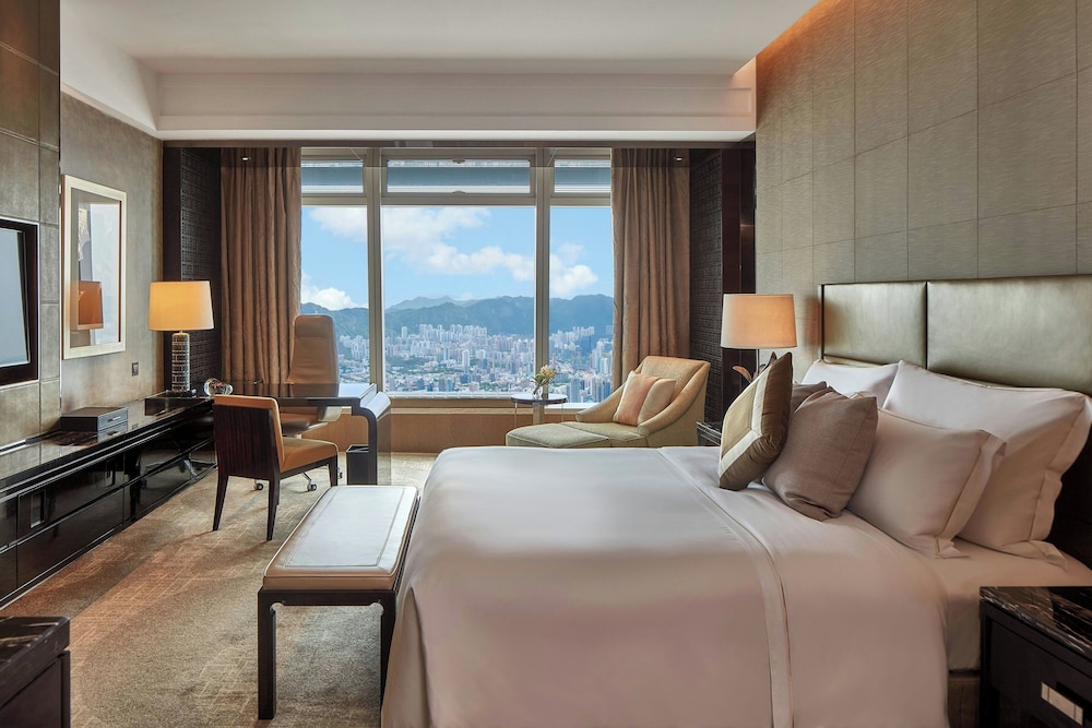 DELUXE, KING BED, CITY VIEW