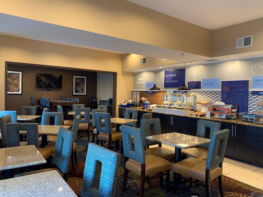 HOLIDAY INN EXPRESS ST PAUL S - INVER GROVE HGTS 37/47