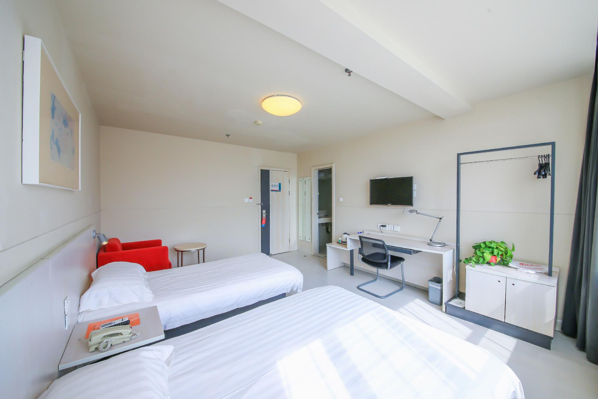 Jinjiang Inn (Ulanqab Jining Railway Station Xingfu Road) 16/40