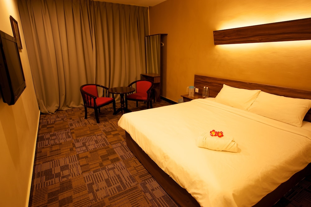 DELUXE, KING BED