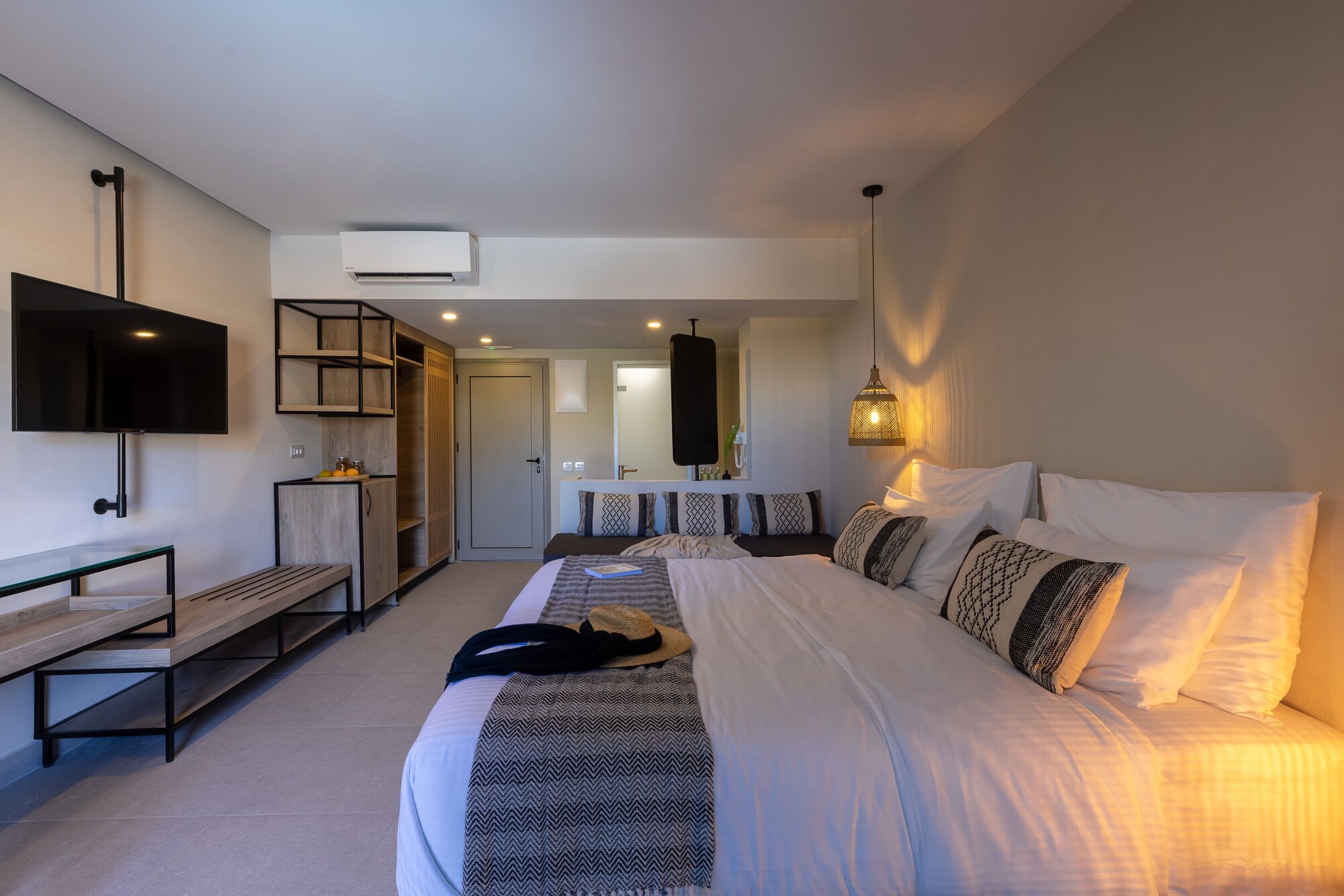 SUPERIOR, DOUBLE BED, PRIVATE POOL