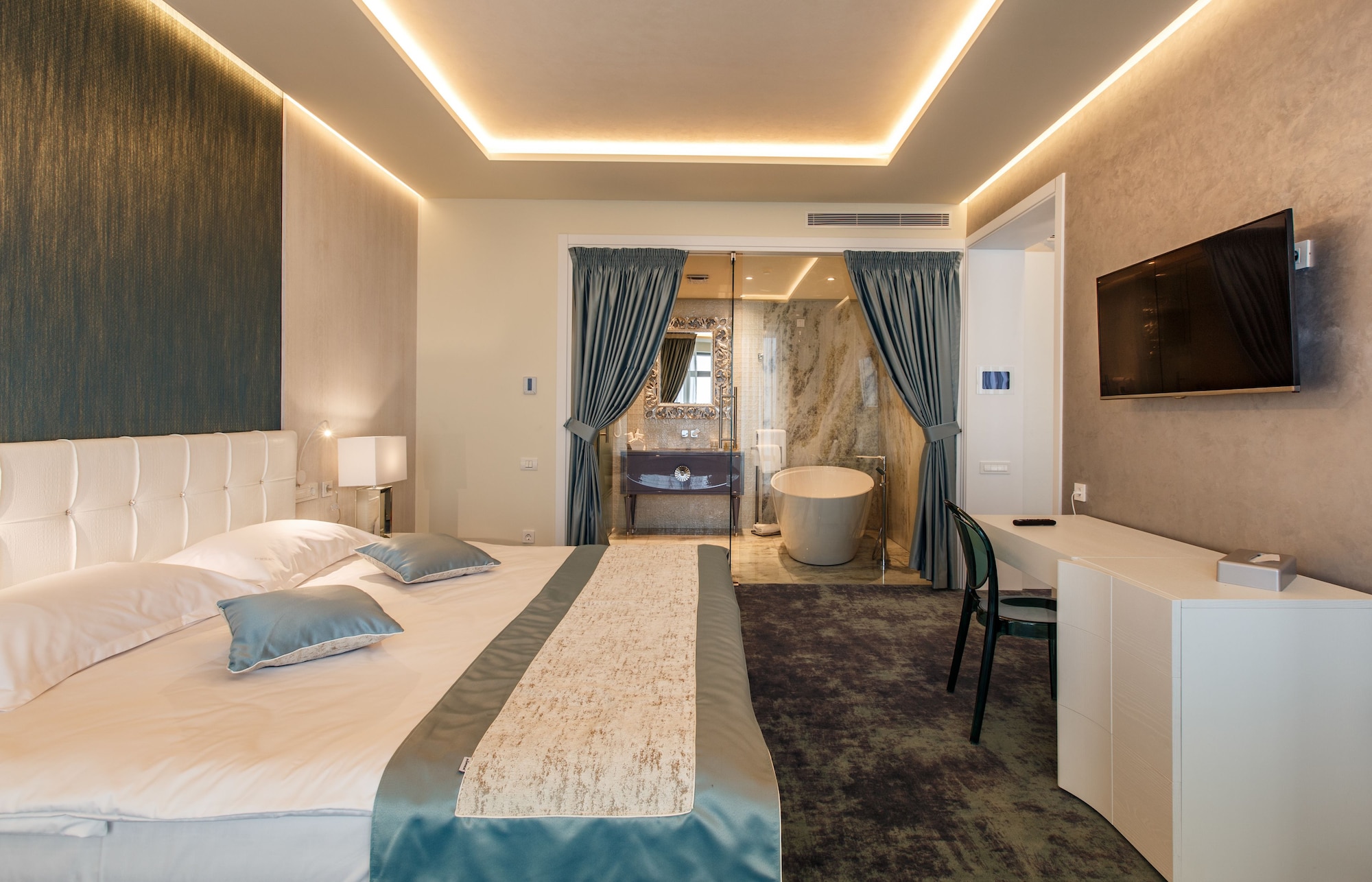 Sky, Senior, Suite, King Bed, Sea View, Terrace, Accessible، Hotel Opera Mamaia 2/7