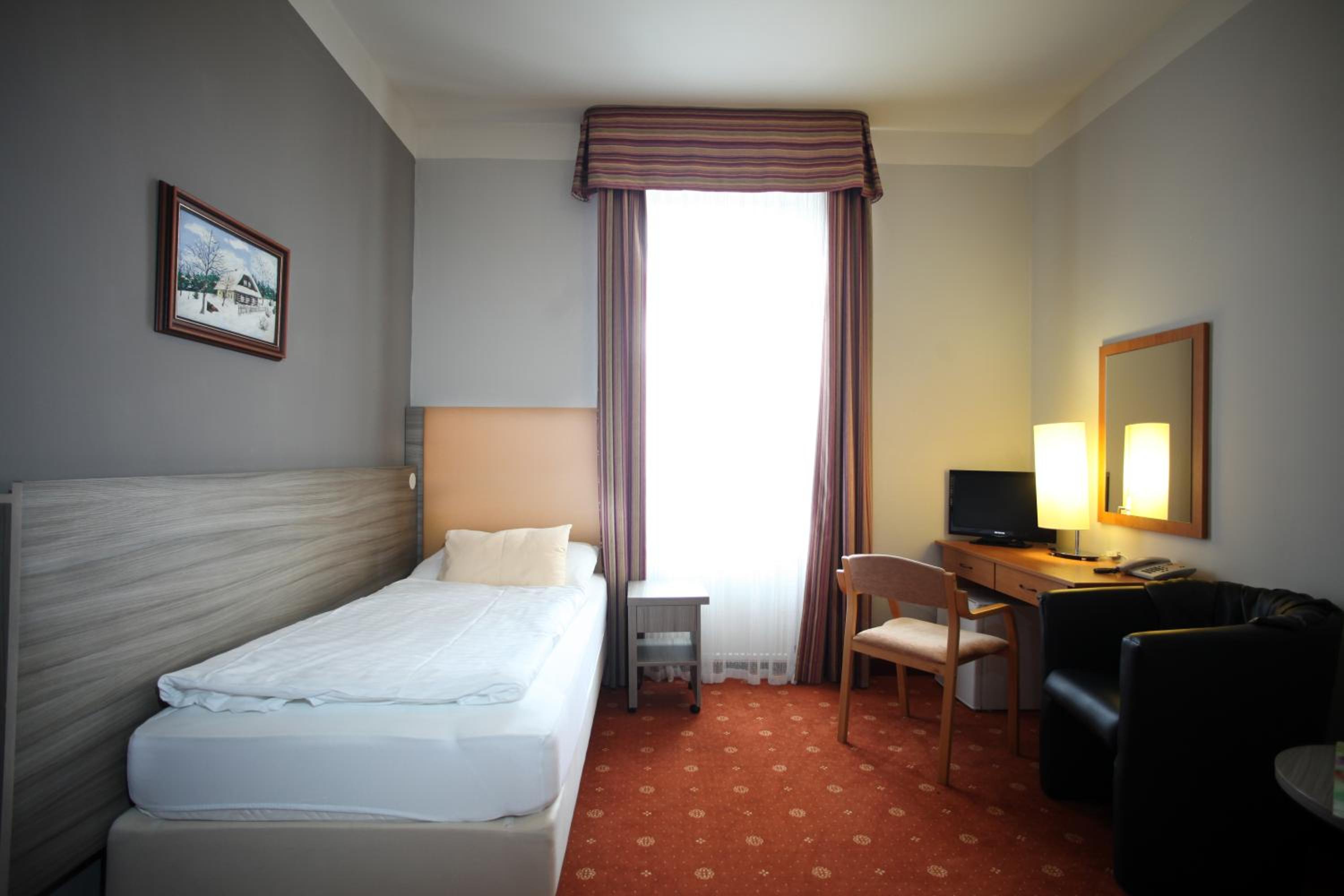 Paris Hotel 14/46