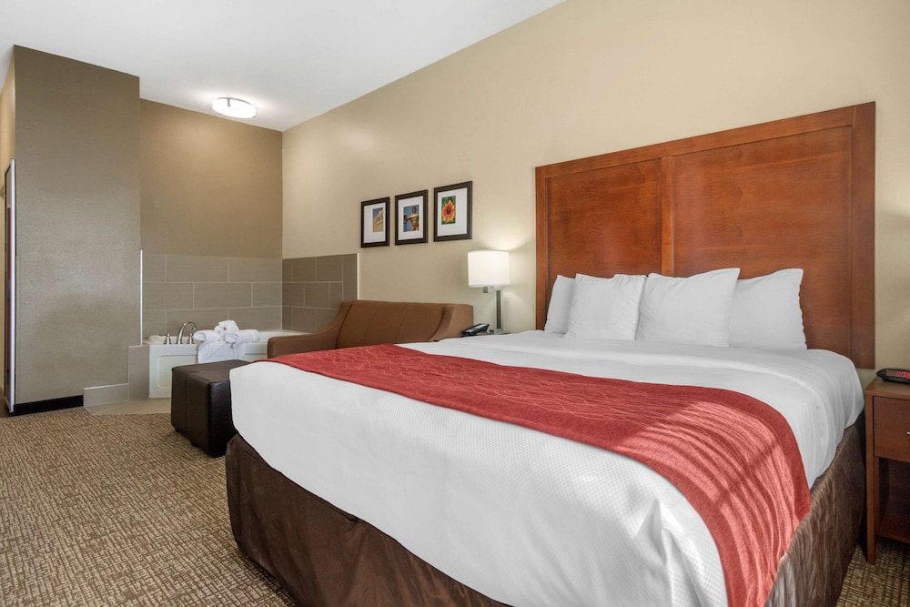 Comfort Inn & Suites Glenpool 11/32