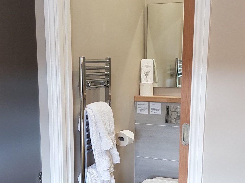 The Bowes Hotel 55/56