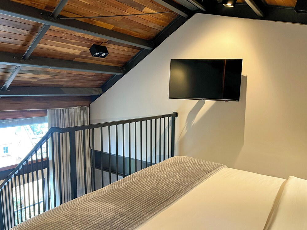 249 Design Hotel 34/42