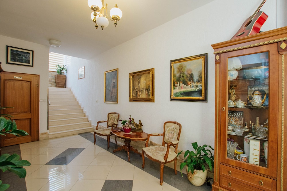 Hotel Vila Tina 8/50