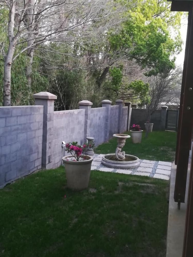Tranquil House B&B @ 10 Berry St 30/44