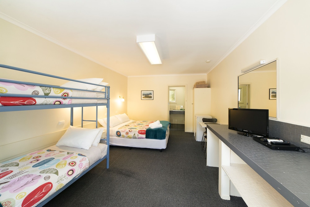 Budget, Queen and Twin Beds, Gariwerd Motel 3/3