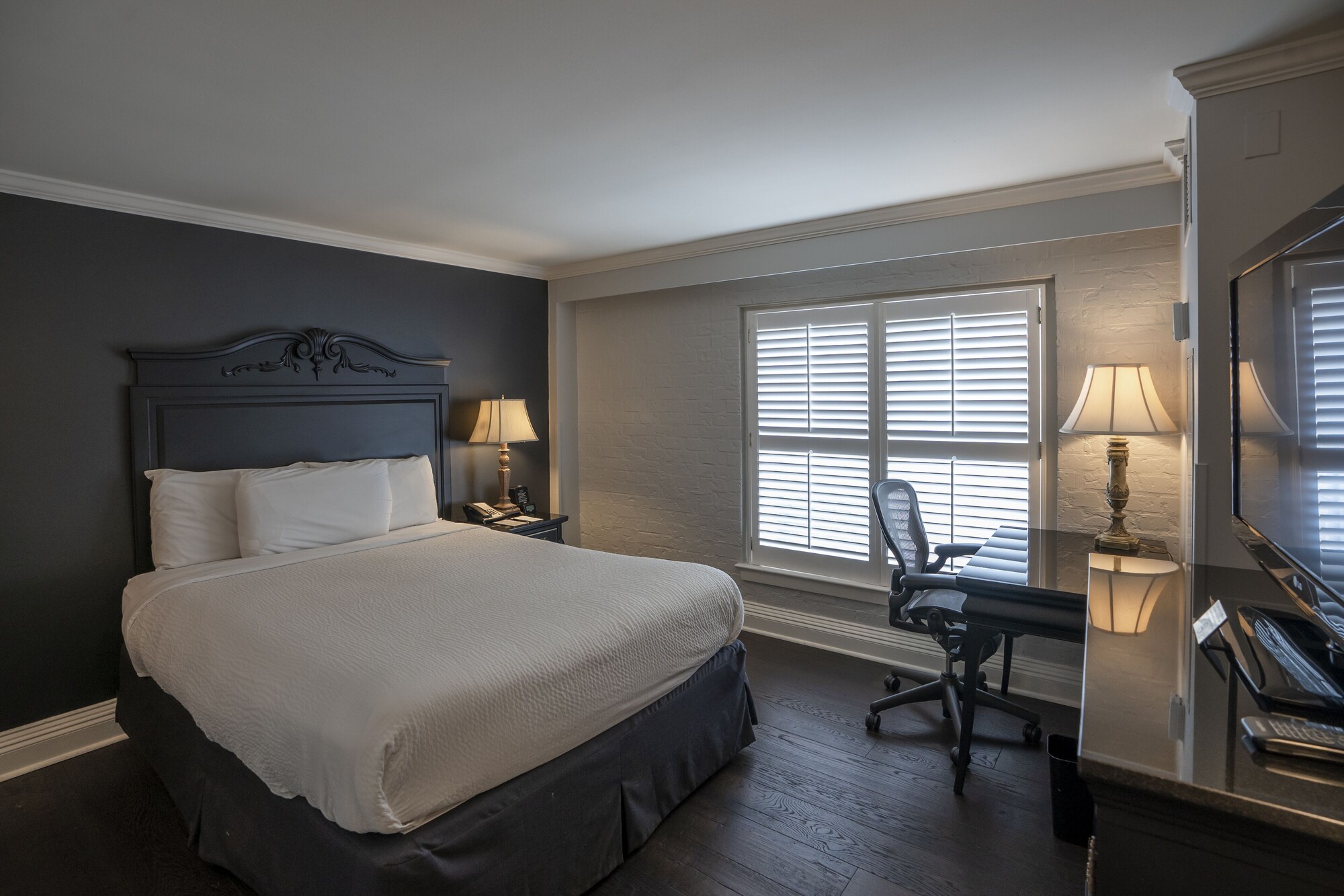 Petite, King Bed