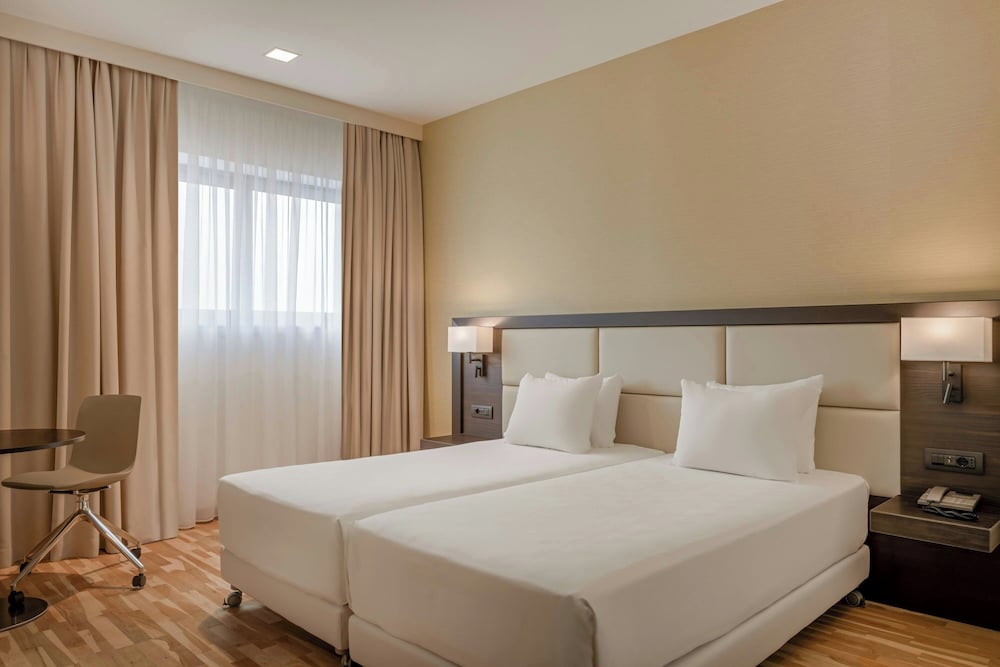 DELUXE, TWIN BEDS