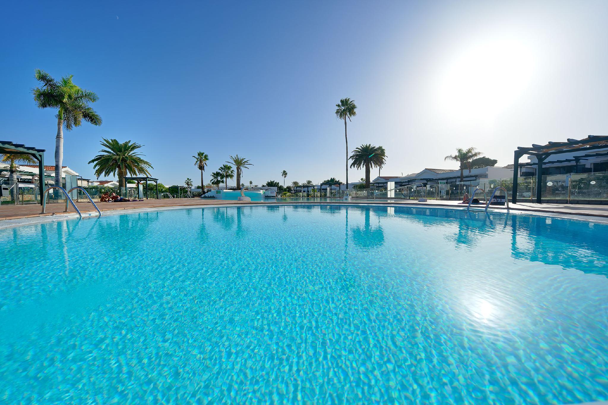 بنغل ديلوكس بإطلالة على المسبح بغرفة نوم واحدة