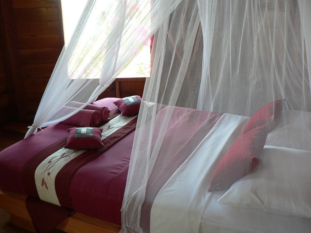 Waecicu Eden Beach Hotel 7/50