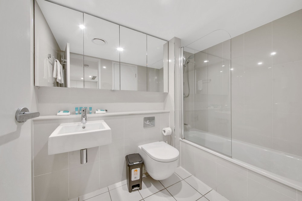 Echelon Apartments 40/42