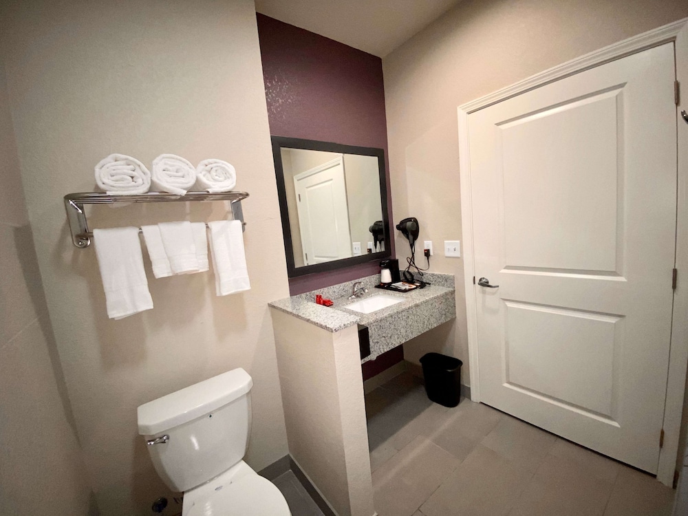 Surestay Plus Hotel By Best Western Ada 25/40