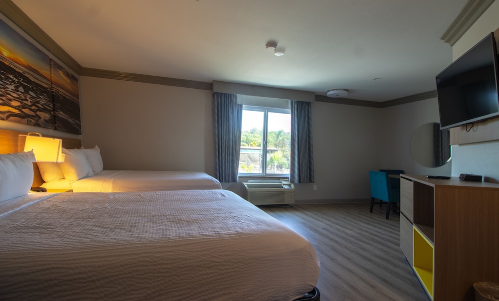 Days Inn by Wyndham Carlsbad 23/45