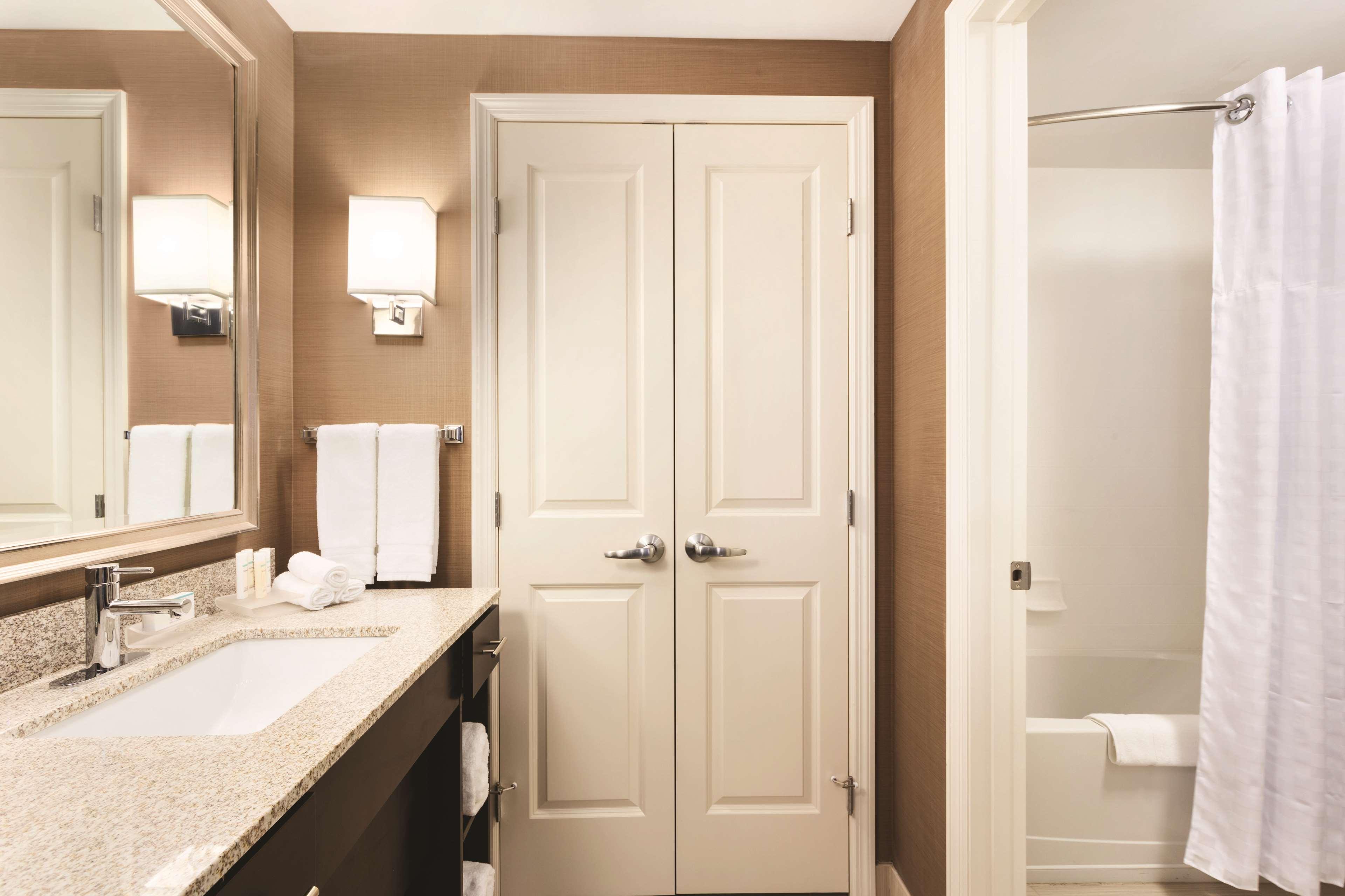 2 BEDROOMS, SUITE, 1 KING OR 2 QUEEN BEDS, 2 BATHROOMS